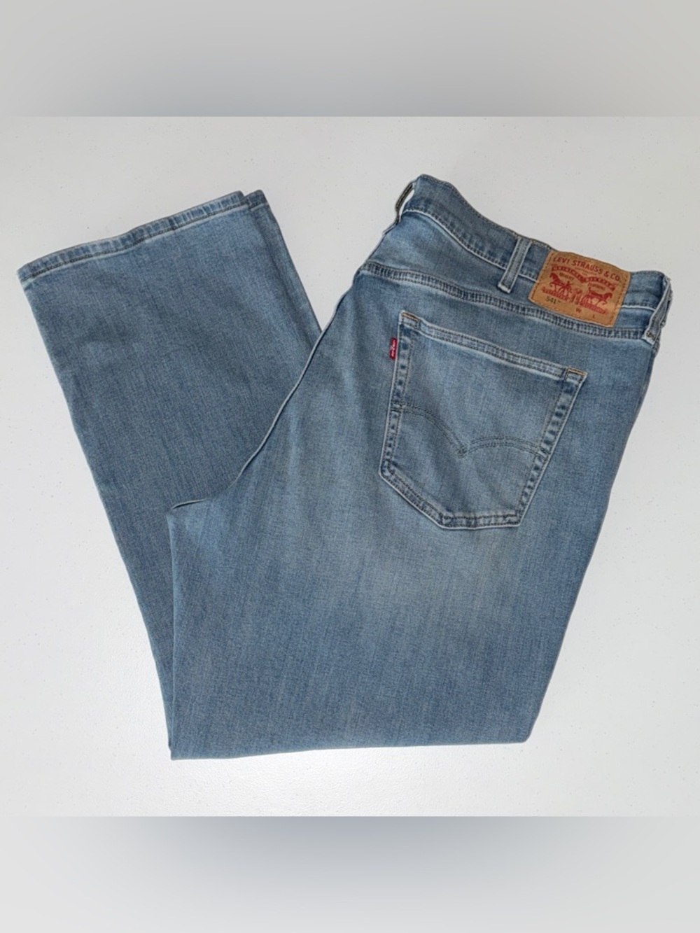 Men’s Levi’s 541 Athletic Fit Light Wash Jeans Size 44x30